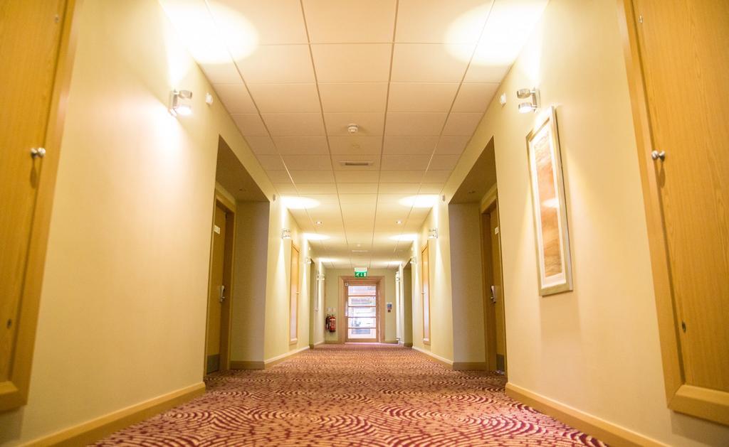 Curran Court Hotel Ларн Экстерьер фото