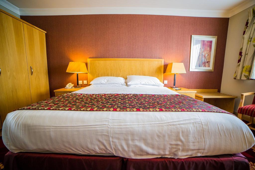Curran Court Hotel Ларн Экстерьер фото