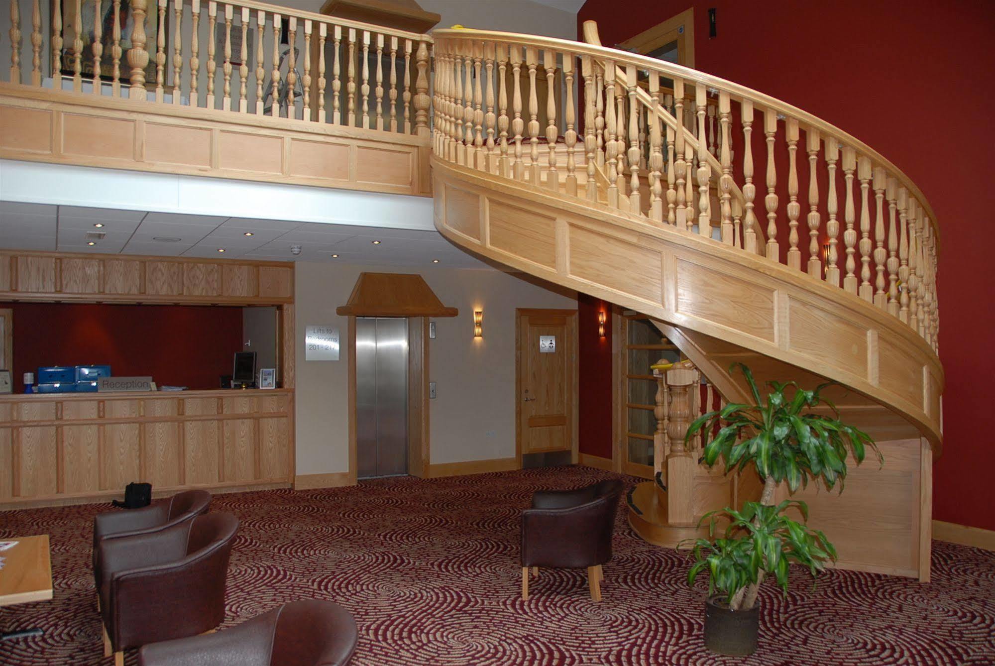 Curran Court Hotel Ларн Экстерьер фото
