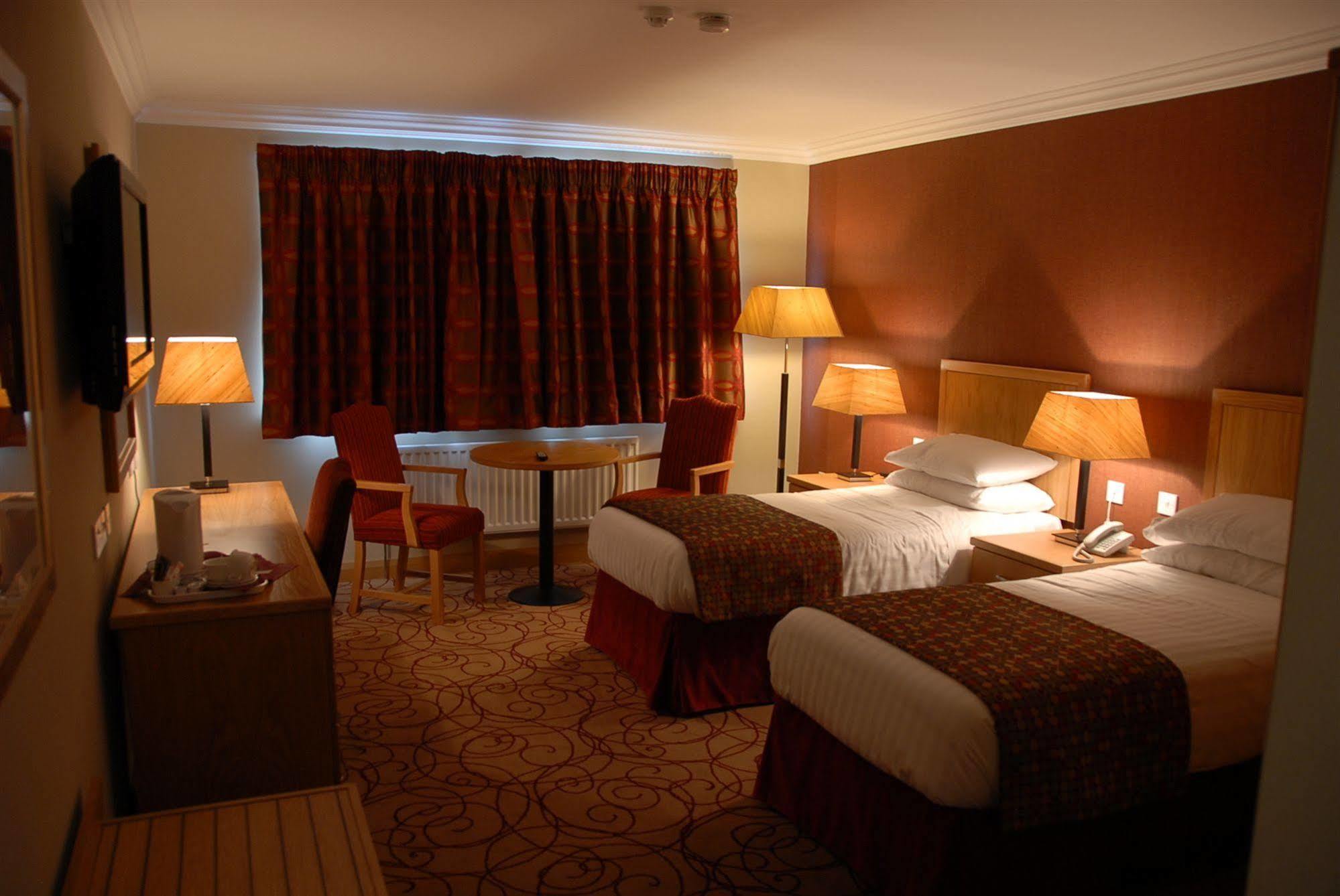 Curran Court Hotel Ларн Экстерьер фото