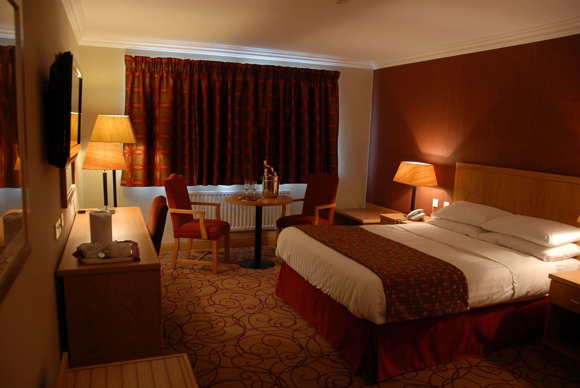 Curran Court Hotel Ларн Экстерьер фото
